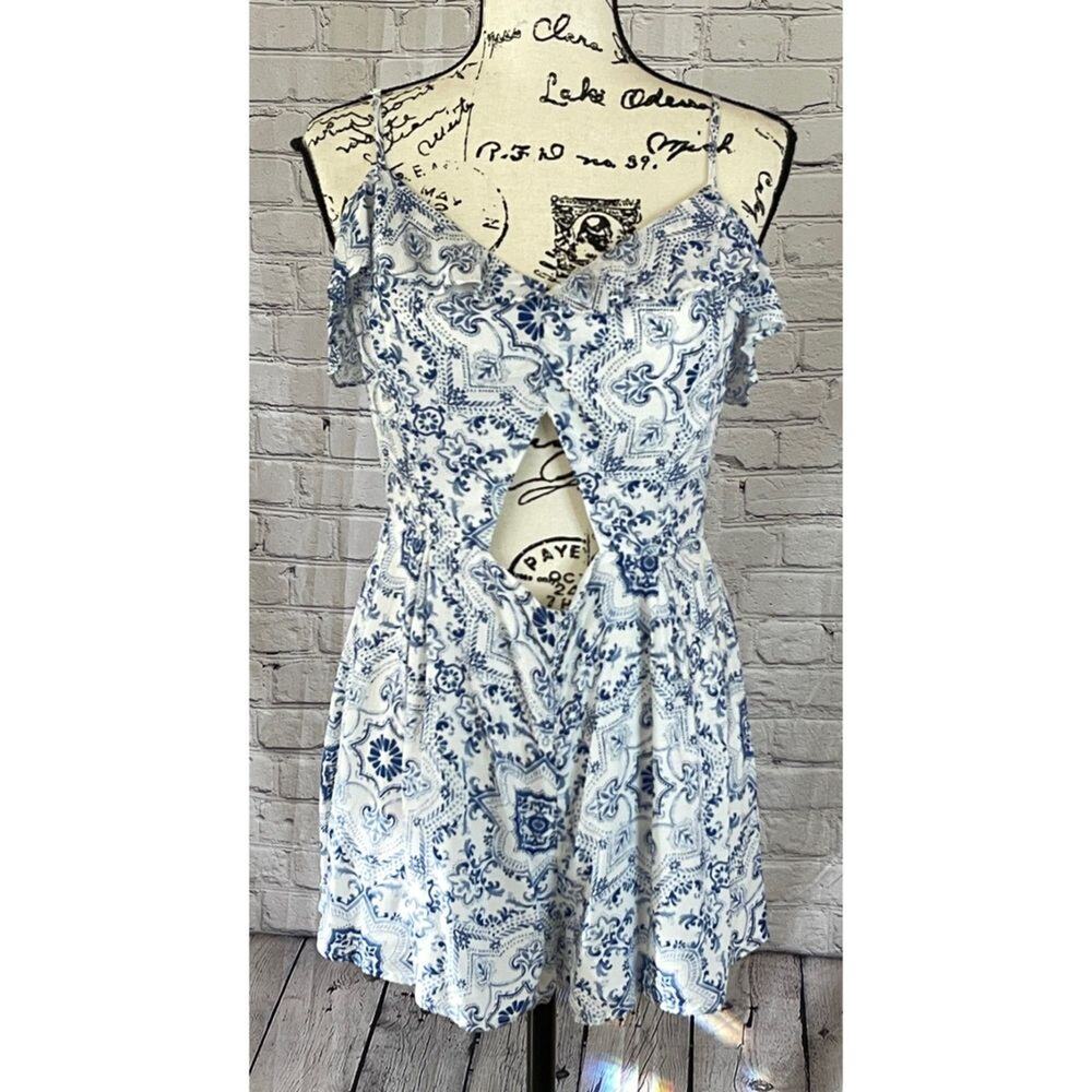 Me To We Junior’s Blue/White Romper (Size M)